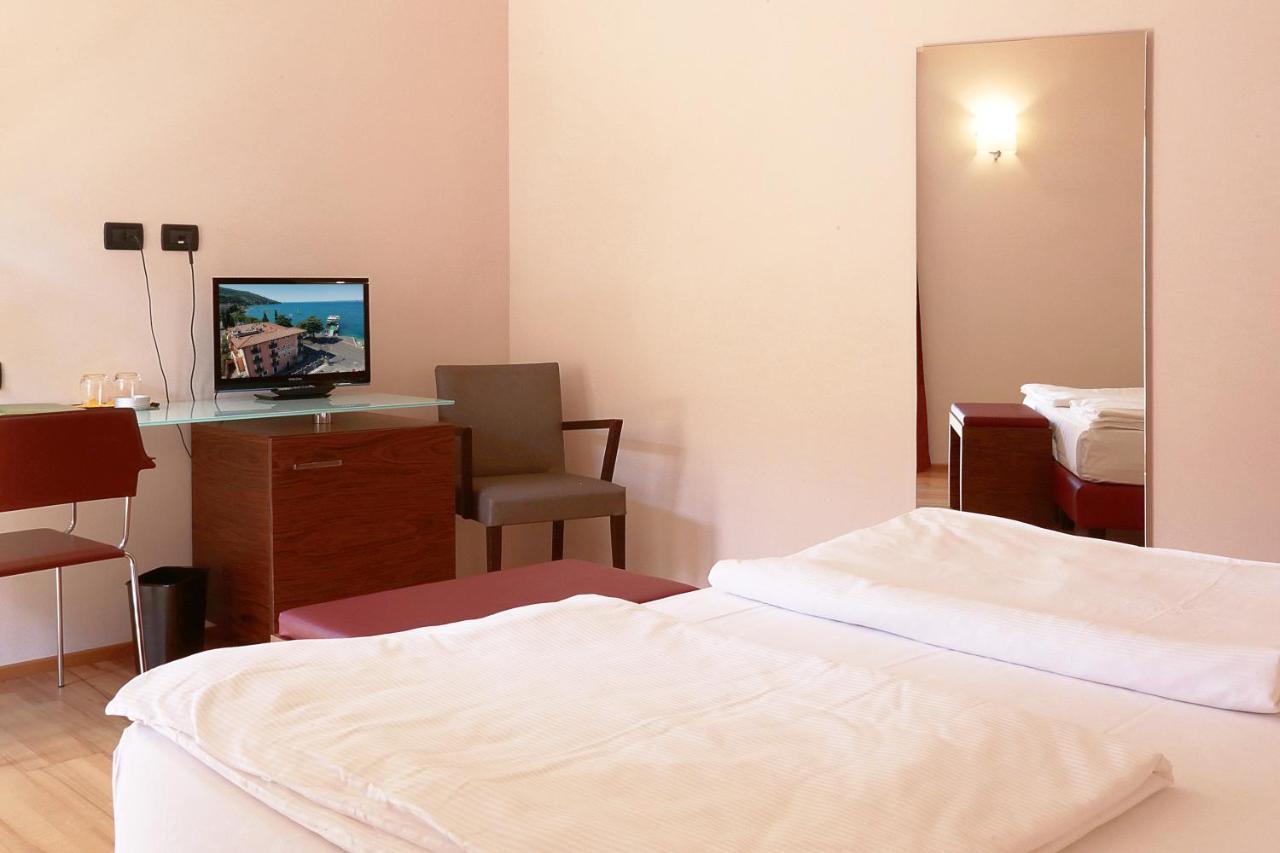 Hotel Lido Torri Del Benaco Buitenkant foto